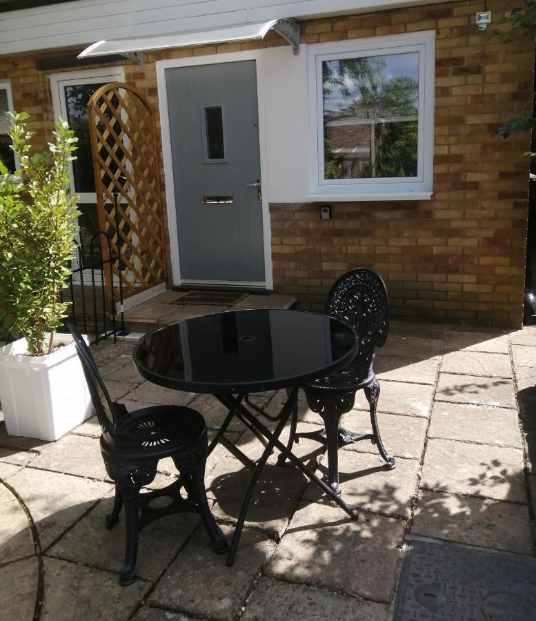Quest Fulfiller - Near General Hospital, Free Parking & Garden Apartment Southampton Bagian luar foto