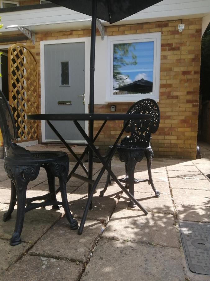 Quest Fulfiller - Near General Hospital, Free Parking & Garden Apartment Southampton Bagian luar foto