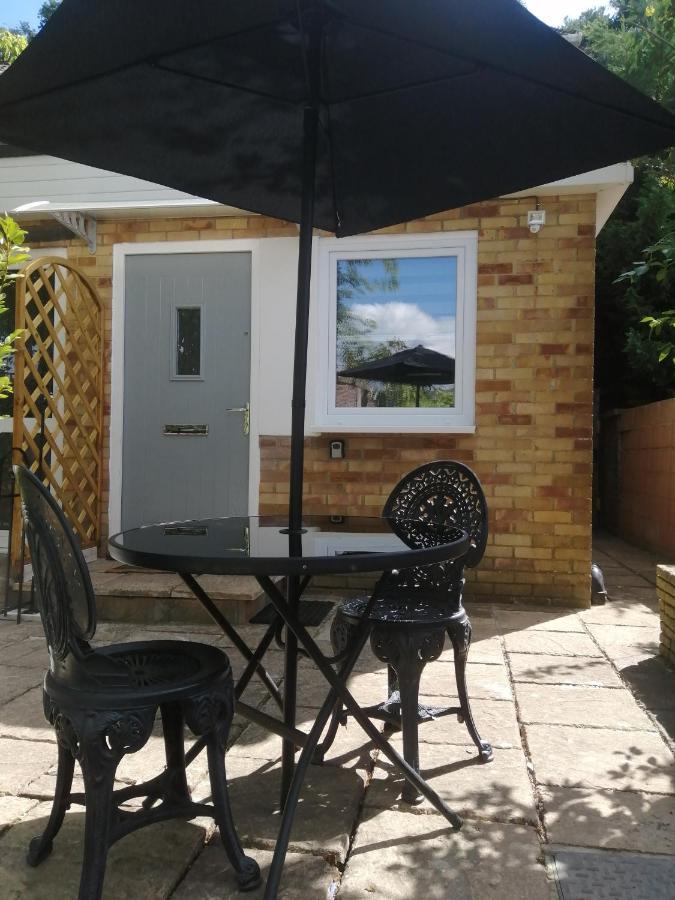 Quest Fulfiller - Near General Hospital, Free Parking & Garden Apartment Southampton Bagian luar foto
