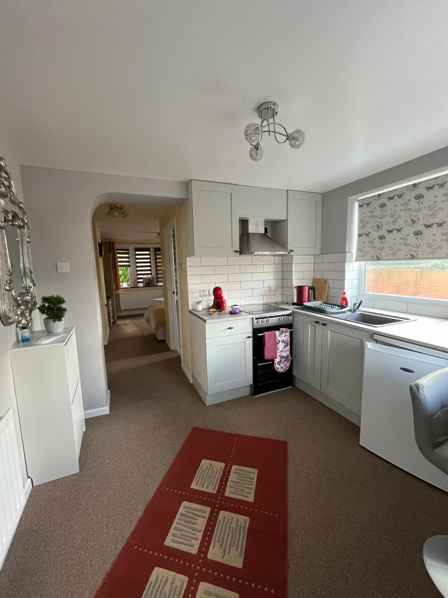 Quest Fulfiller - Near General Hospital, Free Parking & Garden Apartment Southampton Bagian luar foto