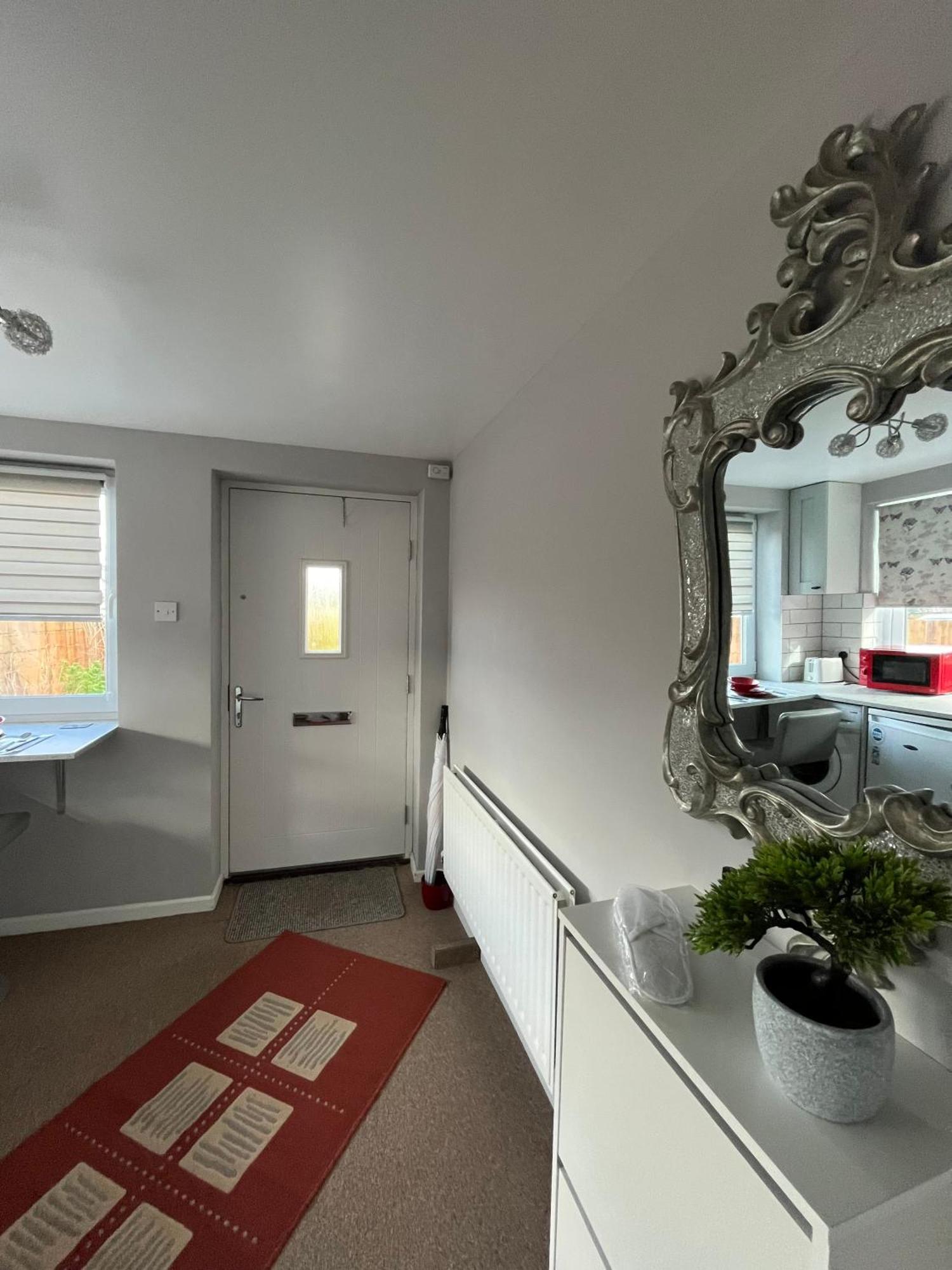 Quest Fulfiller - Near General Hospital, Free Parking & Garden Apartment Southampton Bagian luar foto