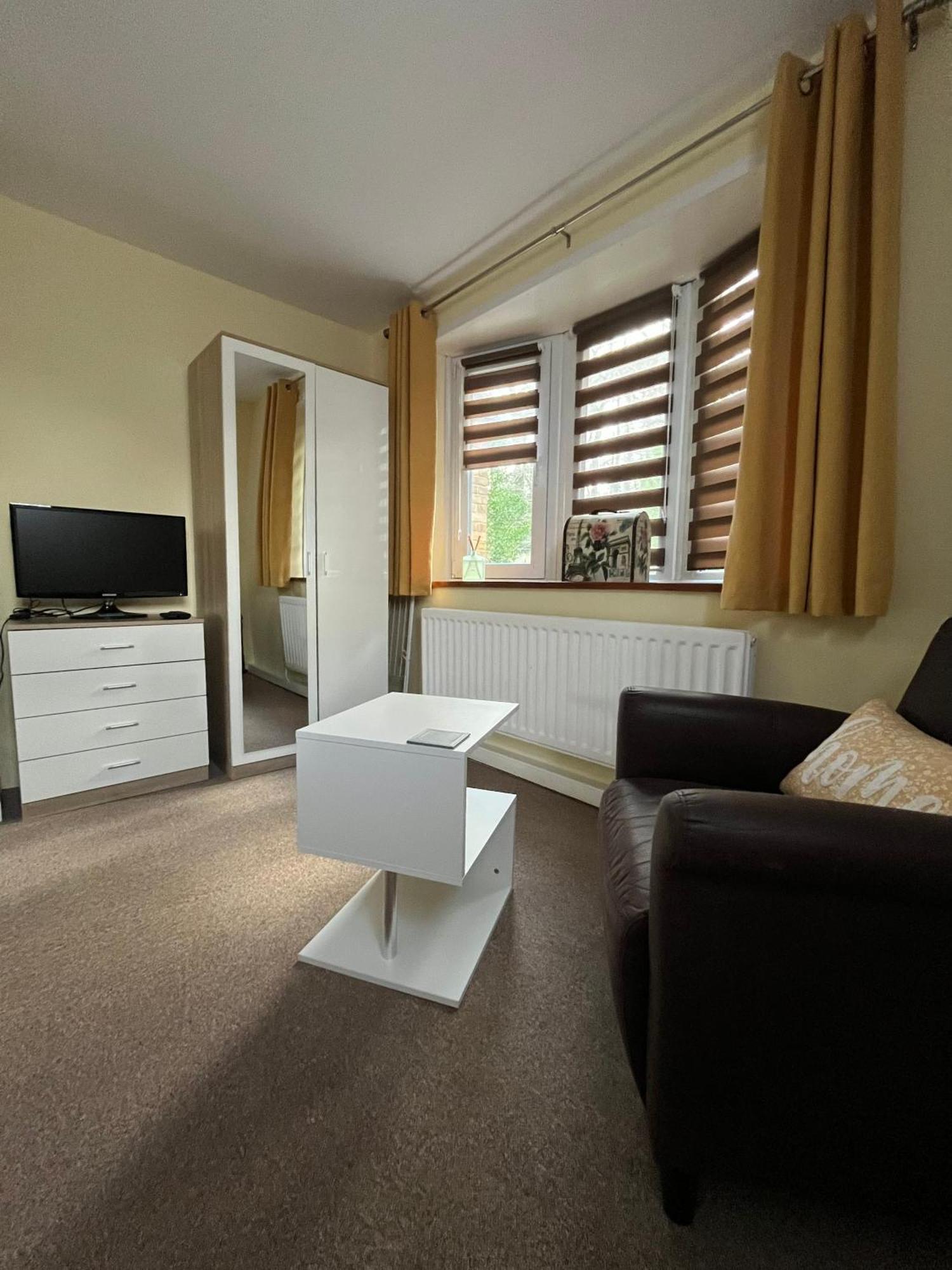 Quest Fulfiller - Near General Hospital, Free Parking & Garden Apartment Southampton Bagian luar foto