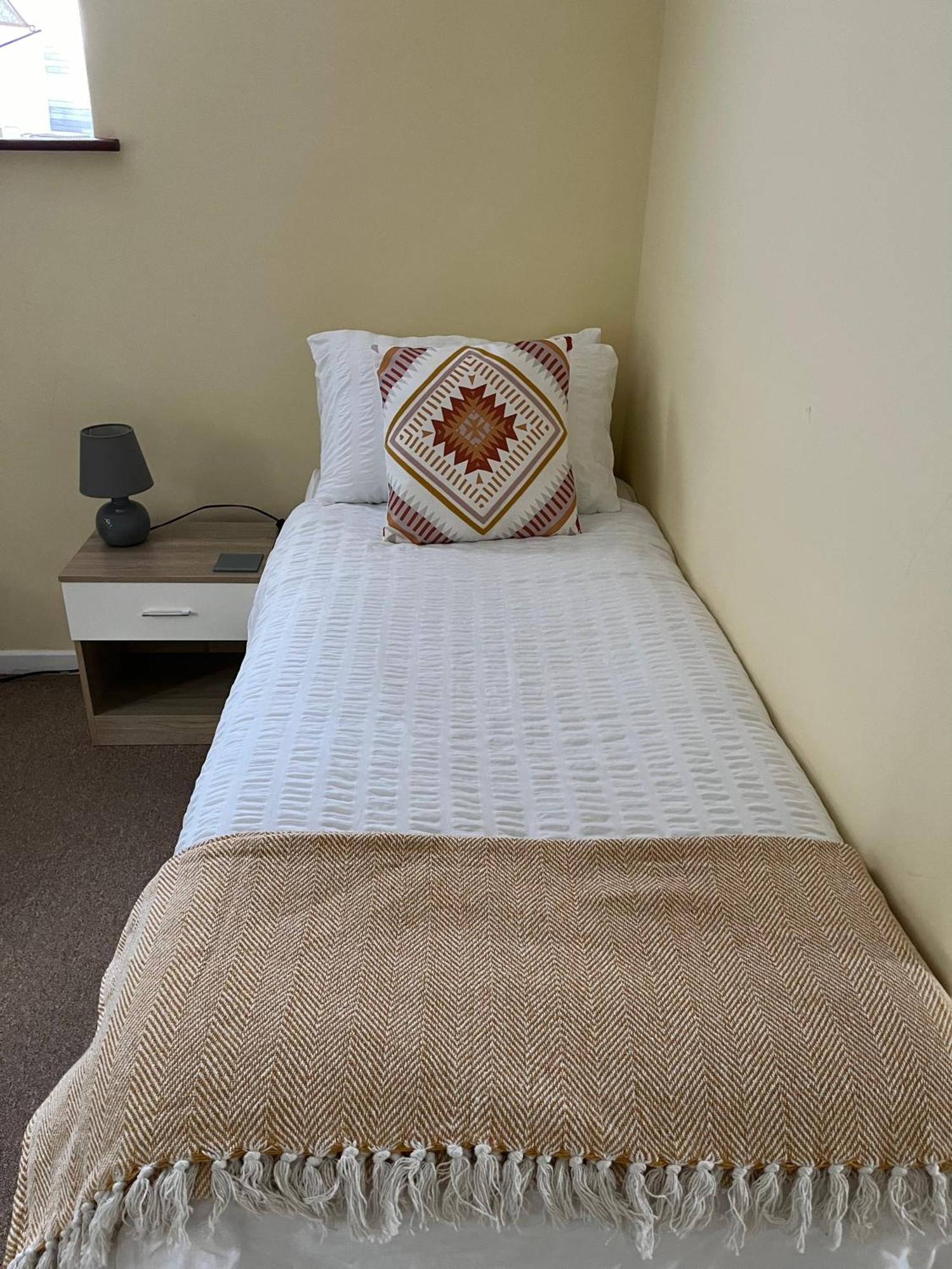 Quest Fulfiller - Near General Hospital, Free Parking & Garden Apartment Southampton Bagian luar foto