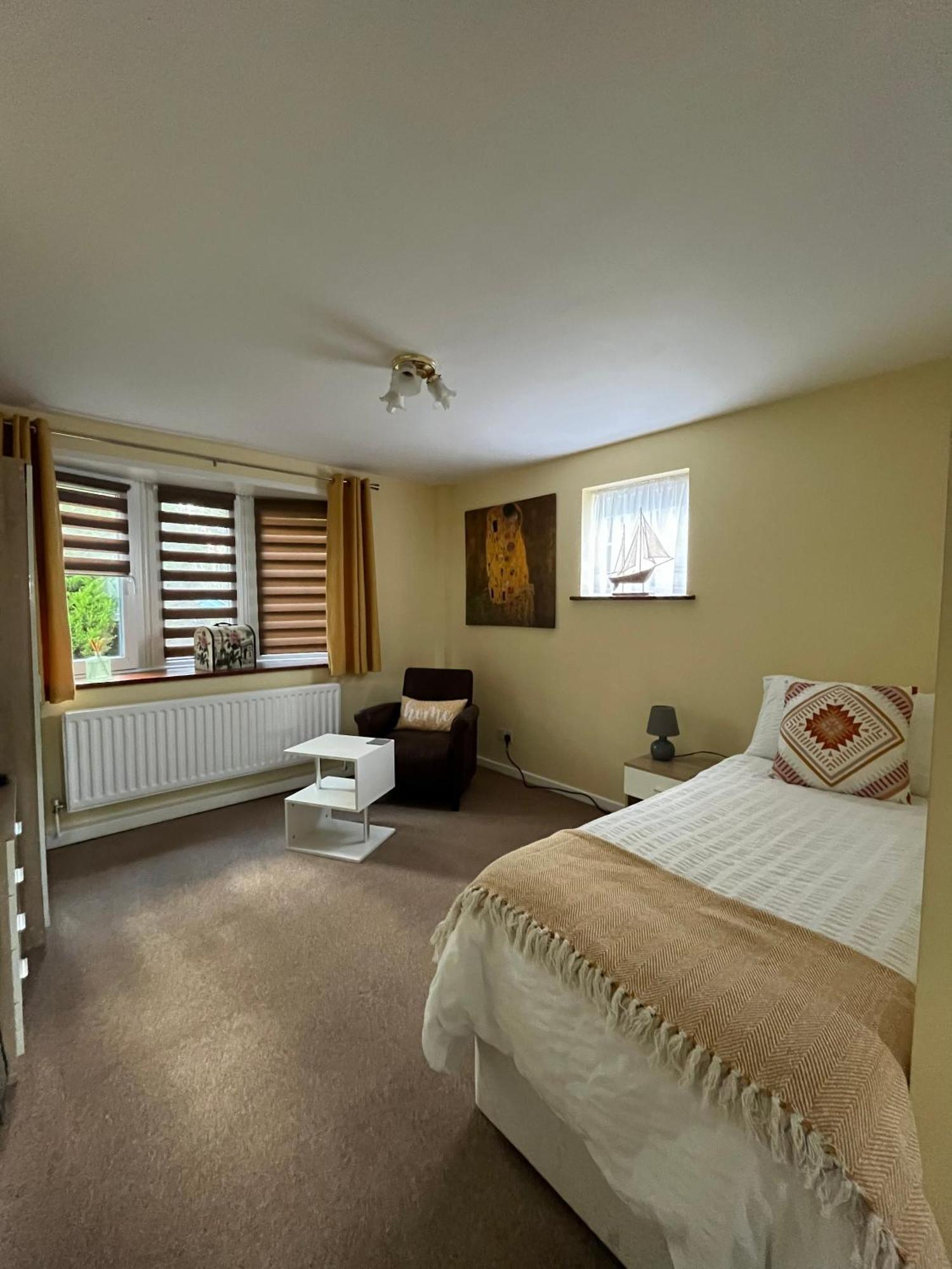 Quest Fulfiller - Near General Hospital, Free Parking & Garden Apartment Southampton Bagian luar foto